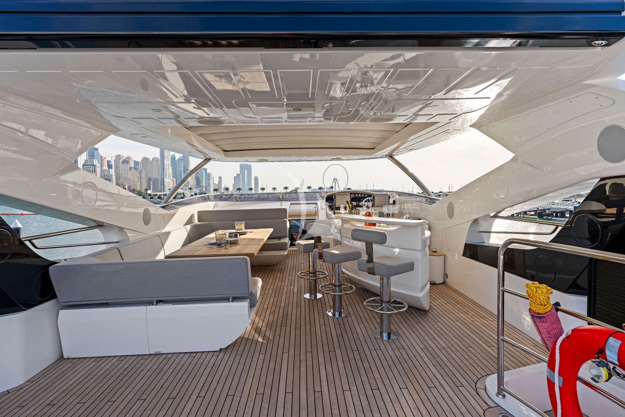 NEW EDGE Sunseeker 95 - flybridge